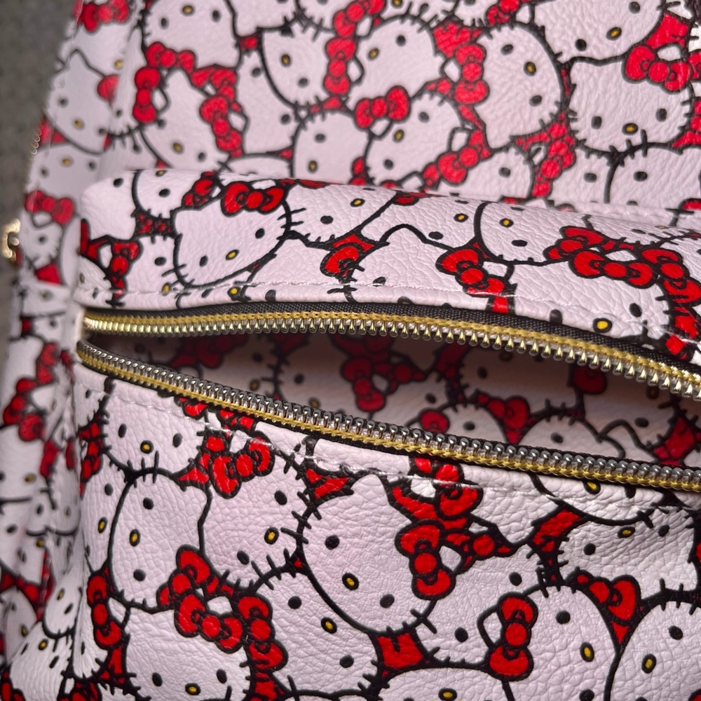 Hello Kitty Mini Backpack - Picture 6 of 8